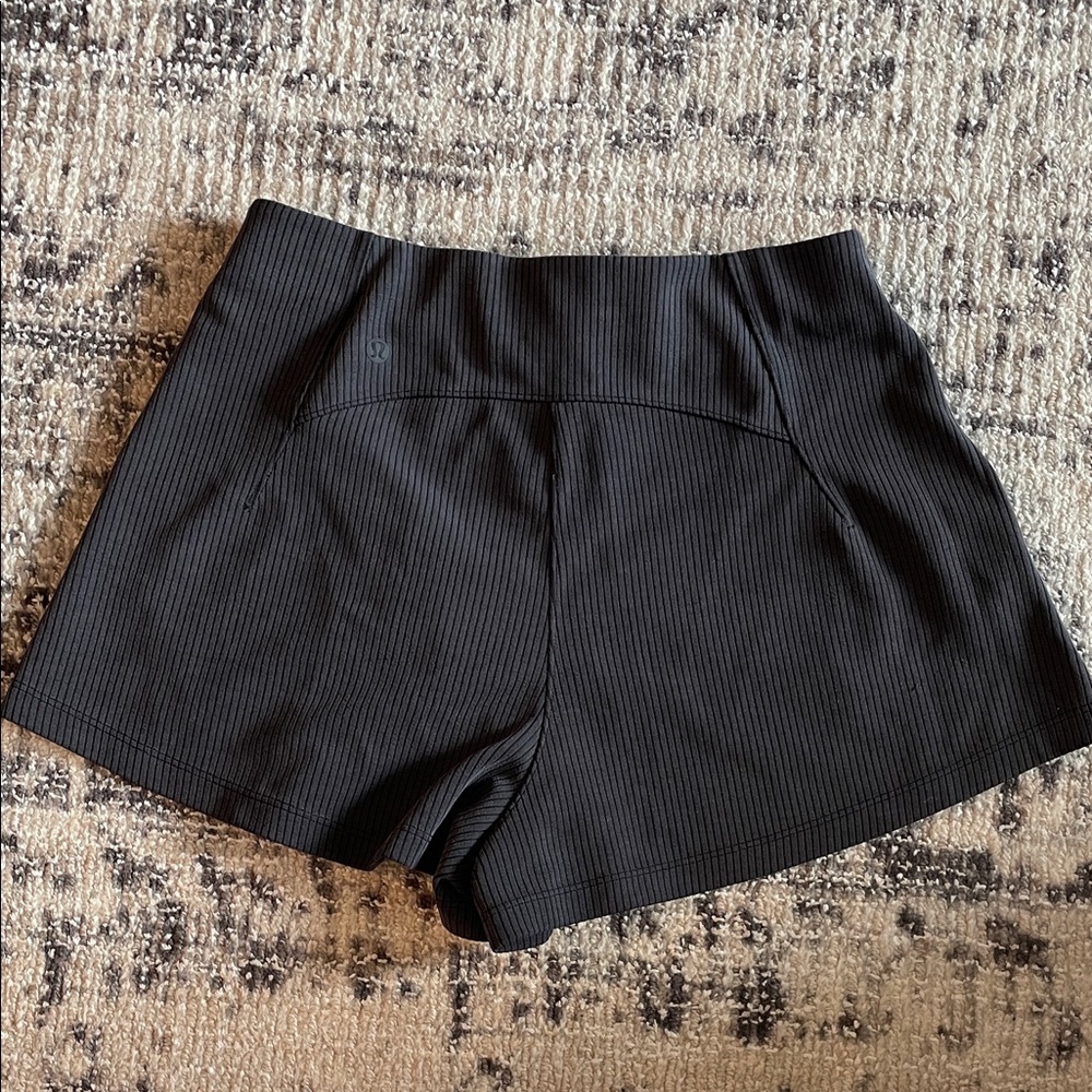 Lululemon Ribbed Softstreme High-Rise Short 2"